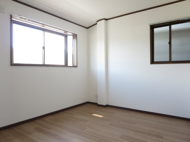 中古戸建　四條畷市大字清瀧（平成11年築）の洋室|出窓が特徴的な３階洋室です！