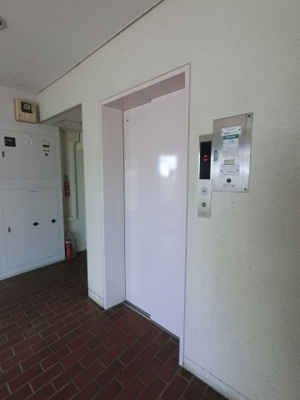 【その他共用部分】 | ニックハイム綱島第５ | お買い物時やベビーカーの出し入れに便利なエレベーター付です。