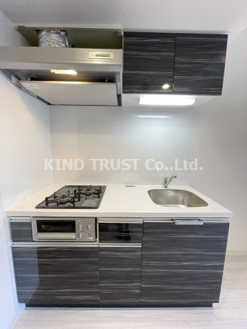 プレサンス天神橋筋六丁目ヴォワールのキッチン|コンパクトなキッチンで掃除もラクラク