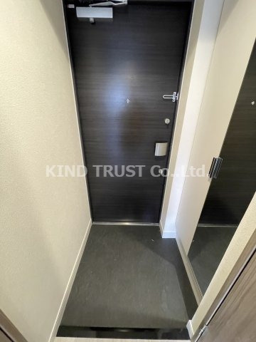 プレサンス天神橋筋六丁目ヴォワールの玄関|明るい玄関です