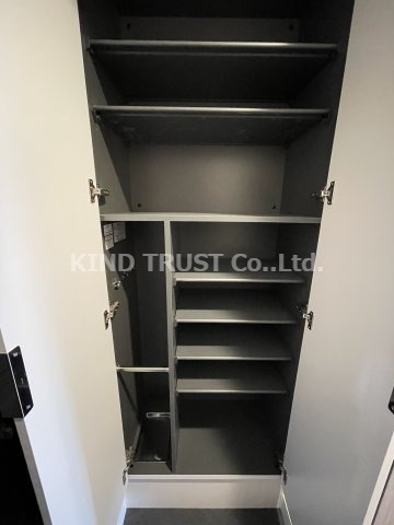 プレサンス天神橋筋六丁目ヴォワールの玄関|きれいな玄関です