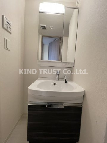 プレサンス天神橋筋六丁目ヴォワールの洗面所|ゆったりとスペースのある洗面所