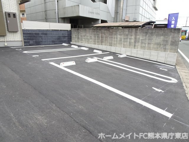 フェリスケングンの駐車場