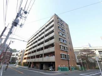 【外観】 | 総戸数９１戸、２００４年１１月築、管理人は巡回勤務につき管理体制良好です♪