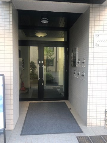 リンクス早稲田ビルのエントランス