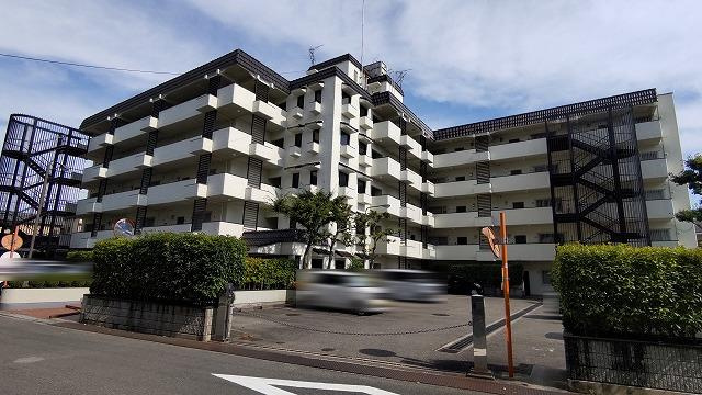 箕面市半町３丁目の賃貸マンションの外観