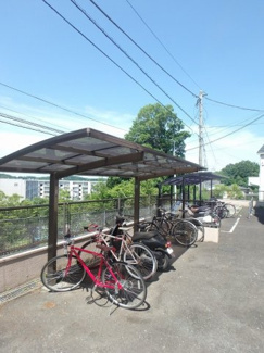 【その他共用部分】 | ✰屋根付きの駐輪場で雨が降っても大切な自転車が濡れなくてすみますね♪
