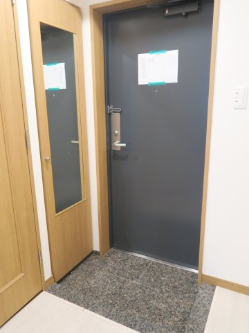 ダイヤマンションの玄関