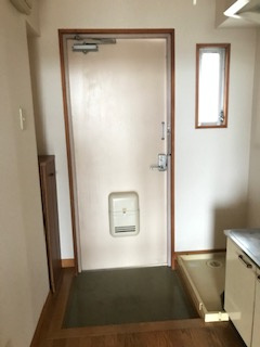 北浜ハイツの玄関