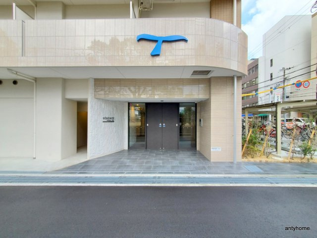 セレニテ江坂アリア　仲介手数料無料のエントランス