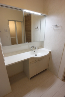 【洗面所】 | ブランズ北魚津 | スペースが確保できる洗面所です
