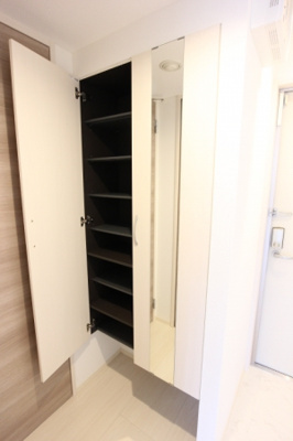 【玄関】 | ブランズ北魚津 | 明るい玄関です