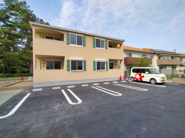 リヴァージュAの駐車場