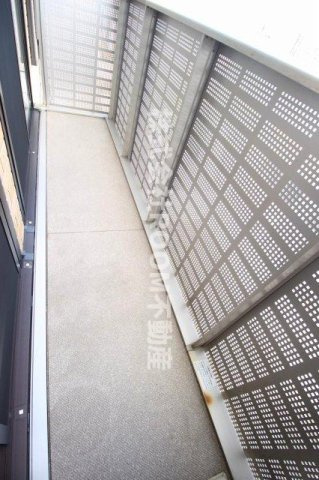 アールエム都北のバルコニー|暖かな日差しのふりそそぐバルコニー