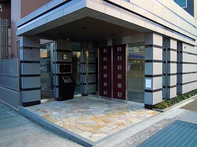 ルナコート三田中央町のエントランス