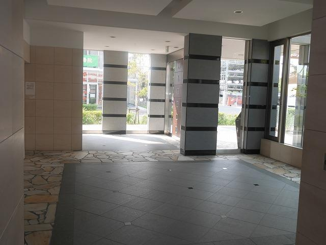 ルナコート三田中央町のエントランス