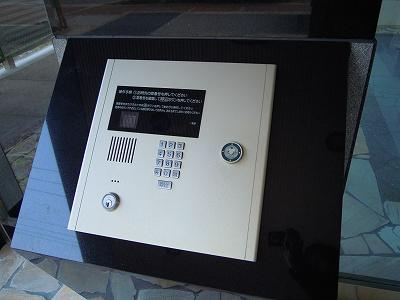 ルナコート三田中央町のエントランス