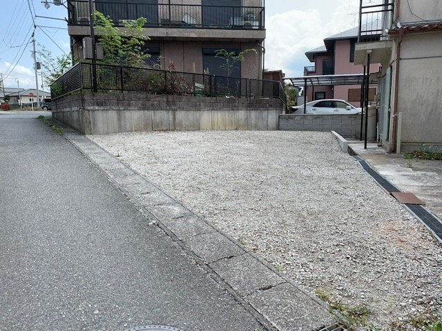 三田市志手原　中古戸建の駐車場