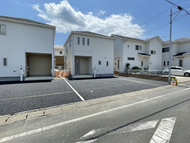 藤岡市藤岡第3（全2棟）1号棟の前面道路含む現地写真|前面道路含む現地写真です
