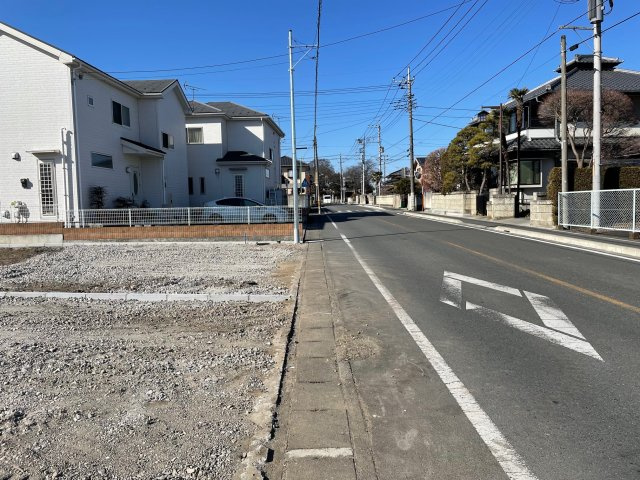 藤岡市藤岡第3（全2棟）2号棟の前面道路含む現地写真