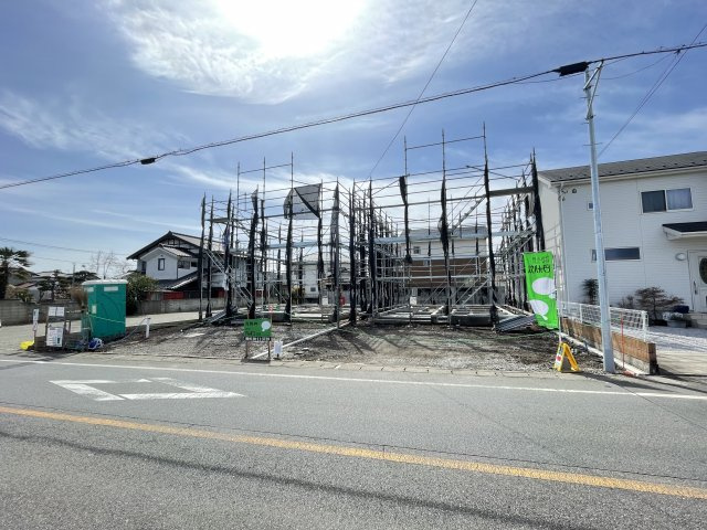 藤岡市藤岡第3（全2棟）2号棟の前面道路含む現地写真