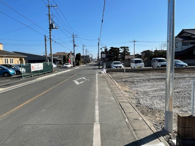 藤岡市藤岡第3（全2棟）2号棟の前面道路含む現地写真