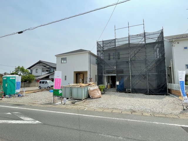 藤岡市藤岡第3（全2棟）2号棟の前面道路含む現地写真|2022.5撮影