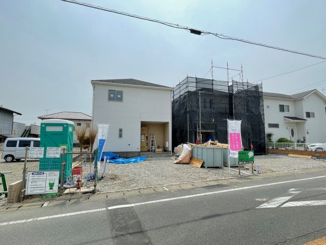 藤岡市藤岡第3（全2棟）2号棟の前面道路含む現地写真|2022.5撮影