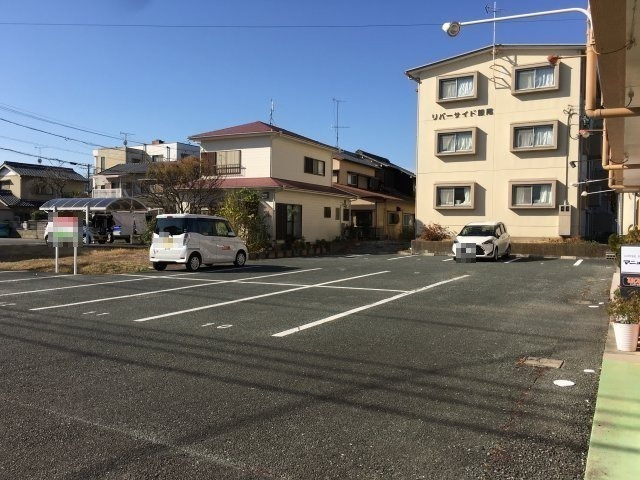 飯尾マンションの駐車場