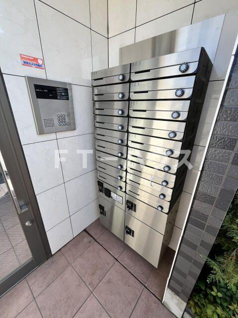 マンションピュアのその他共用部分|シャワーヘッド付洗面台です♪
