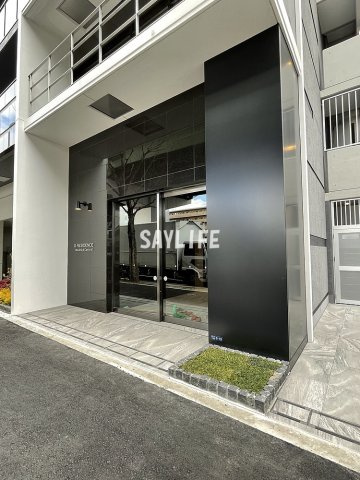 東大阪市西堤２丁目の賃貸マンションのエントランス