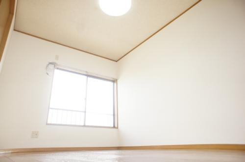 【内装】 | オリンファームⅠ | フローリングの明るいお部屋です。