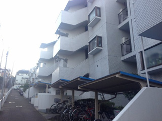 【外観】 | 総戸数３９戸、昭和６１年４月築、管理人は巡回勤務につき管理体制良好です♪