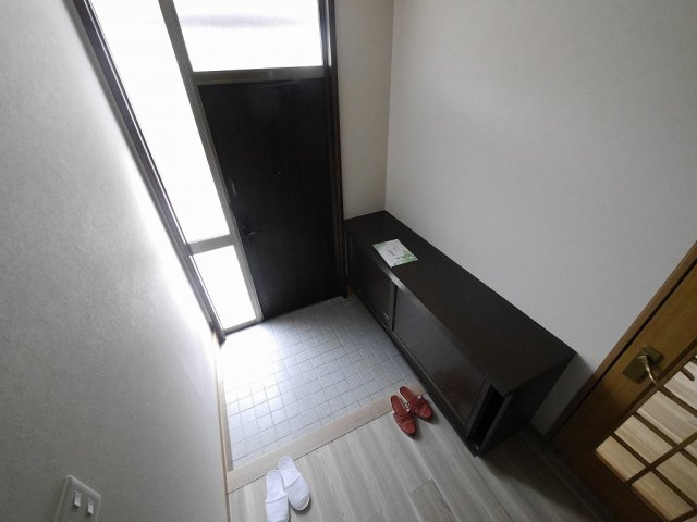 藤原台貸家の玄関|きれいな玄関です