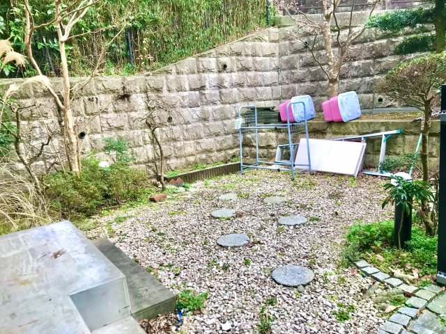 鎌倉山3丁目閑静で緑豊かな住環境 中古戸建の庭|南西側のお庭です