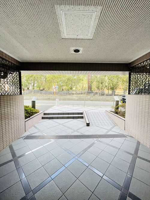クローバーマンション和白東のエントランス