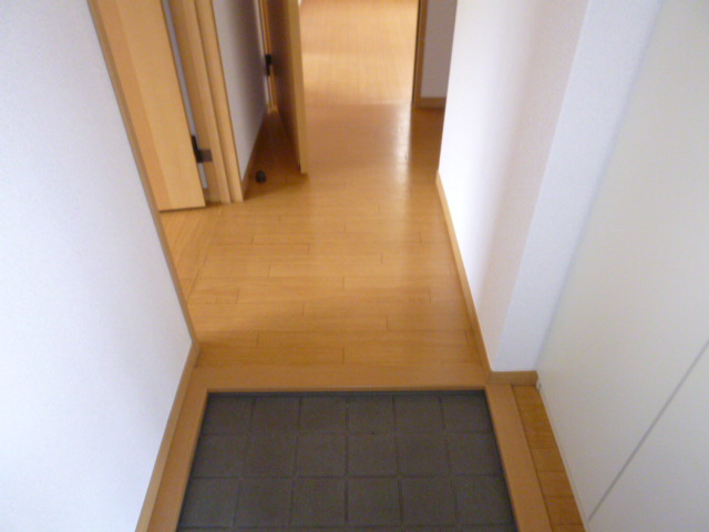 メゾンレオＢの玄関