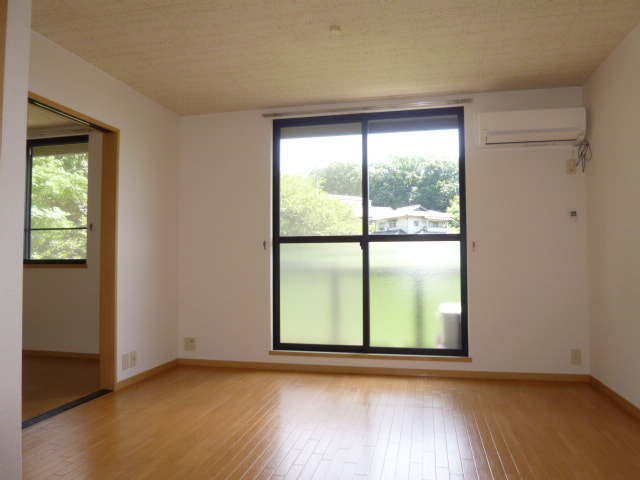 メゾンレオＢの居間・リビング