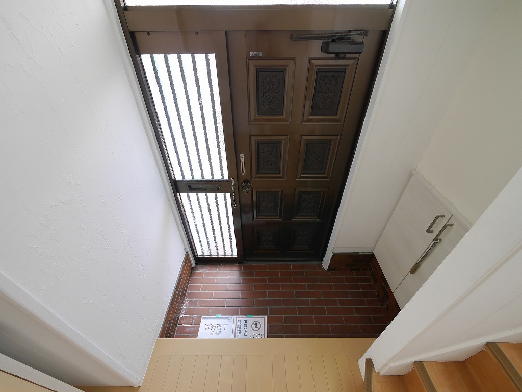 鈴蘭台北町7丁目戸建の玄関