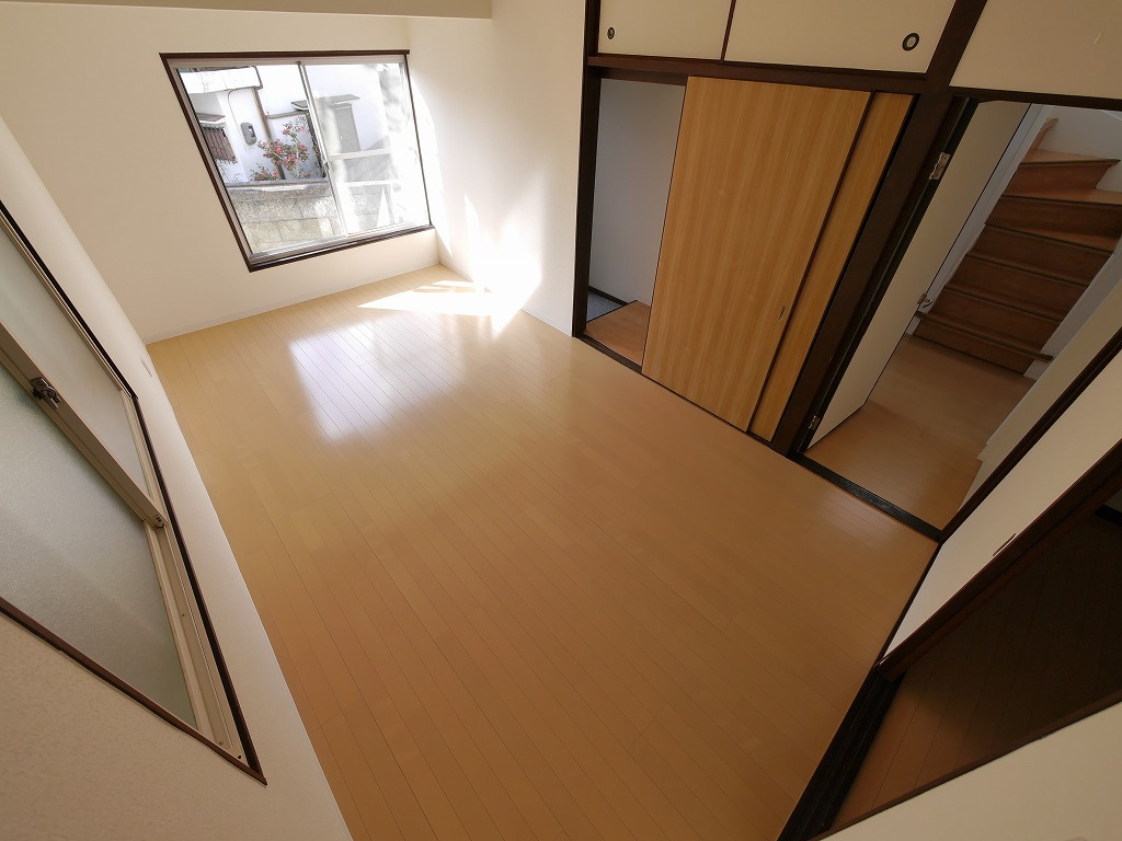 鈴蘭台北町7丁目戸建の居間・リビング