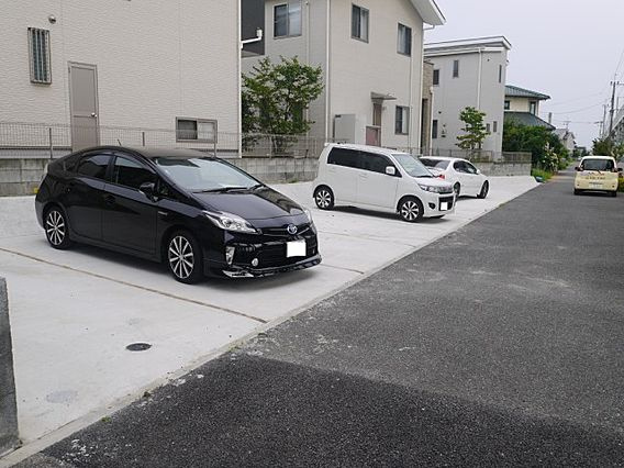 R-BOX津福Ⅲの駐車場