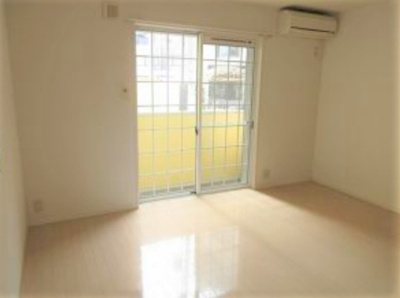 【居間・リビング】 | リブレア津福本町B棟 | 使いやすい居間です