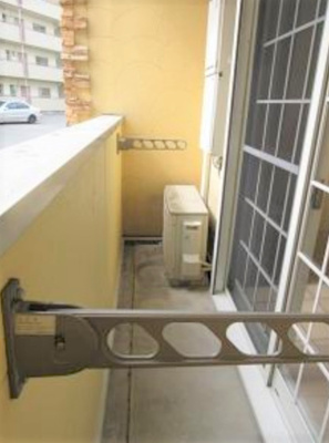 【バルコニー】 | リブレア津福本町B棟 | バルコニーからの眺めを楽しみながら食事をしませんか