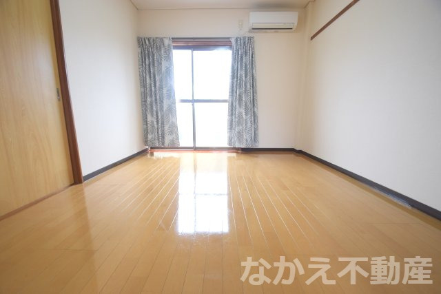 【寝室】 | 広くて明るい寝室