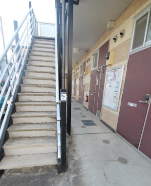 【エントランス】 | ブルーライト