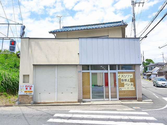 坂下倉庫・店舗の外観