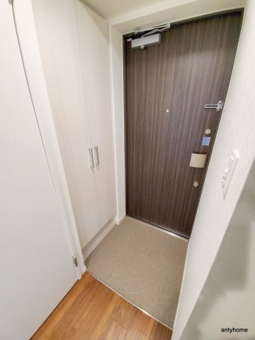 プレサンス江坂クォーレ　仲介手数料無料の玄関