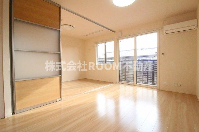 ラ・ヴェスタⅡの居間・リビング|こちらのリビングで趣味の時間をお楽しみください