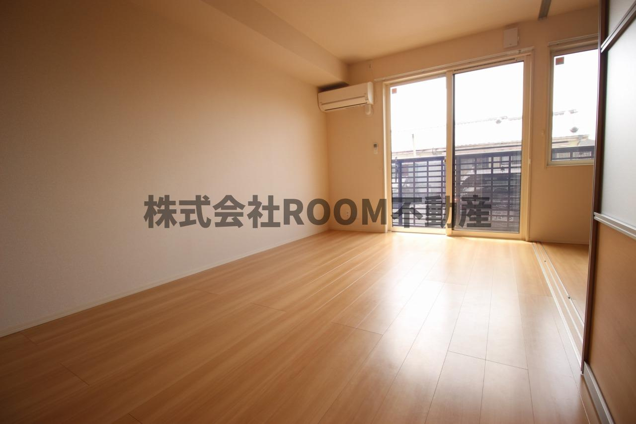 ラ・ヴェスタⅡの居間・リビング|こちらのリビングで趣味の時間をお楽しみください