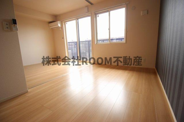 ラ・ヴェスタⅡの居間・リビング|ゆったり過ごせる居間です